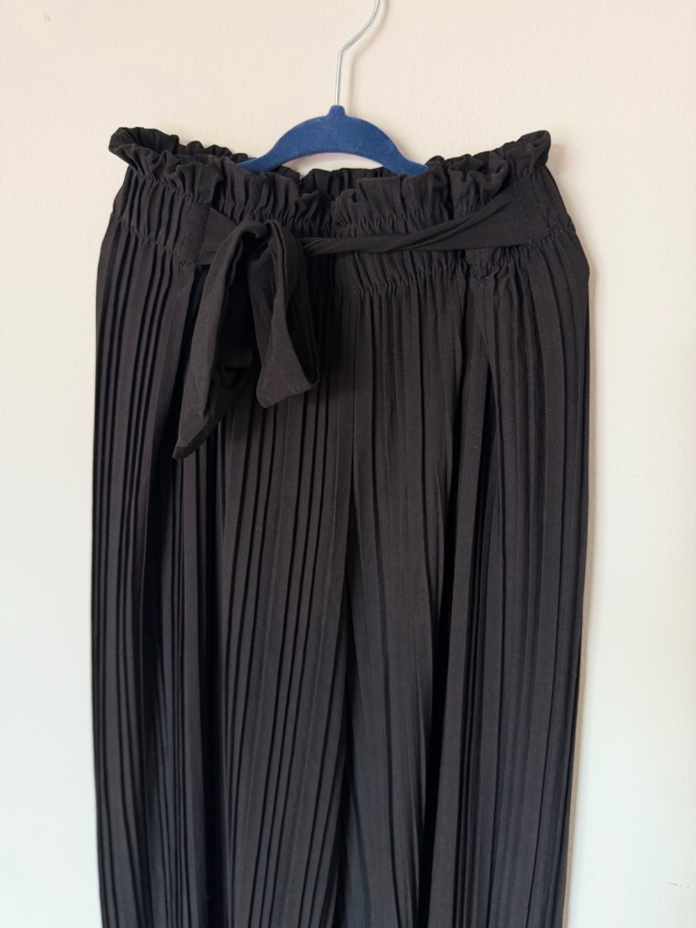 Black Pleated Wide-Leg Pants with Tie Waist